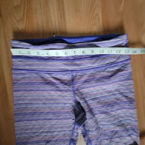 LULULEMON Athletica Run Inspire Space Dyed Twist Iris Flower Crop Capri Size 6 - Picture 8 of 12